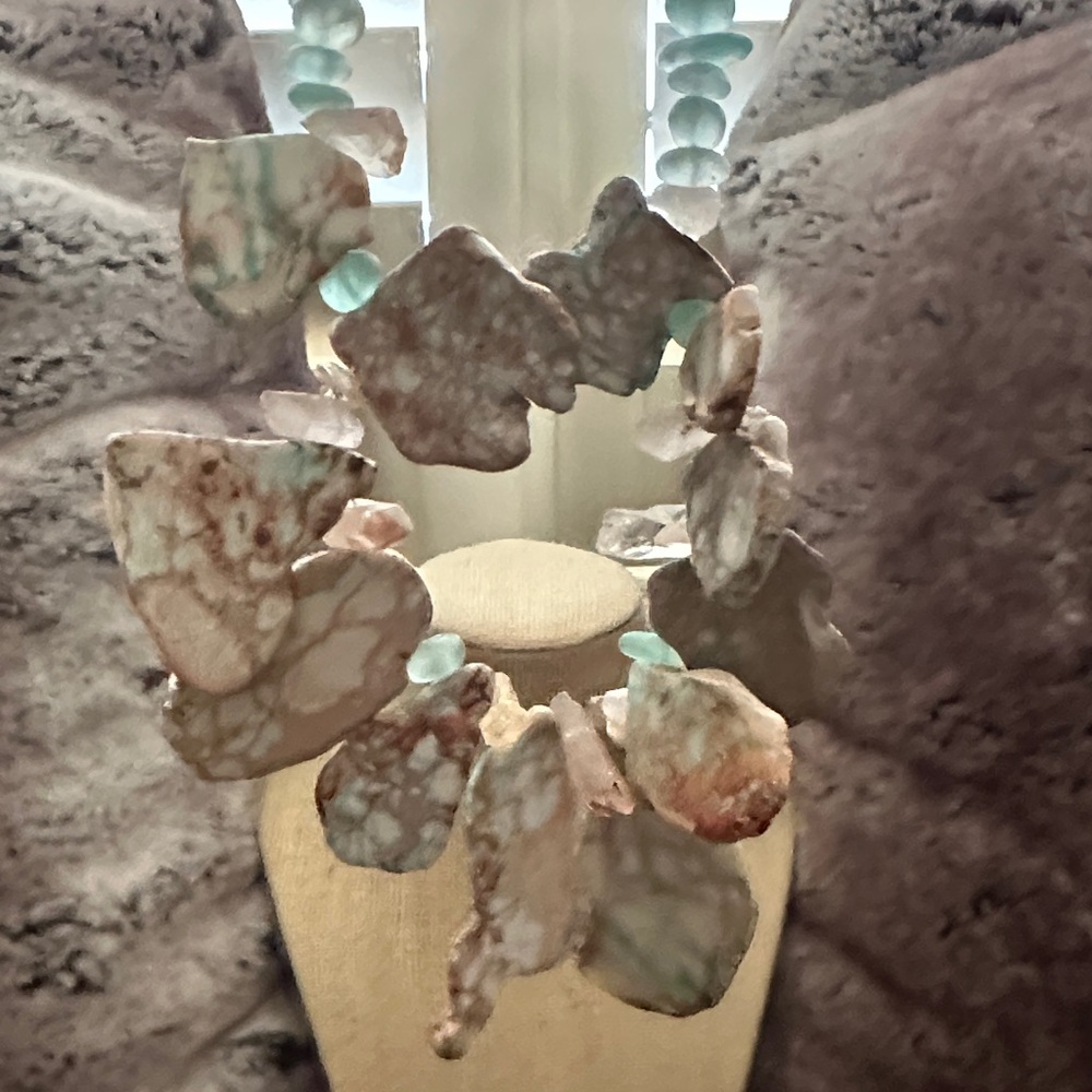 Chic Natural Stone Necklace with Green and Beige Hues - Picture 3 of 6
